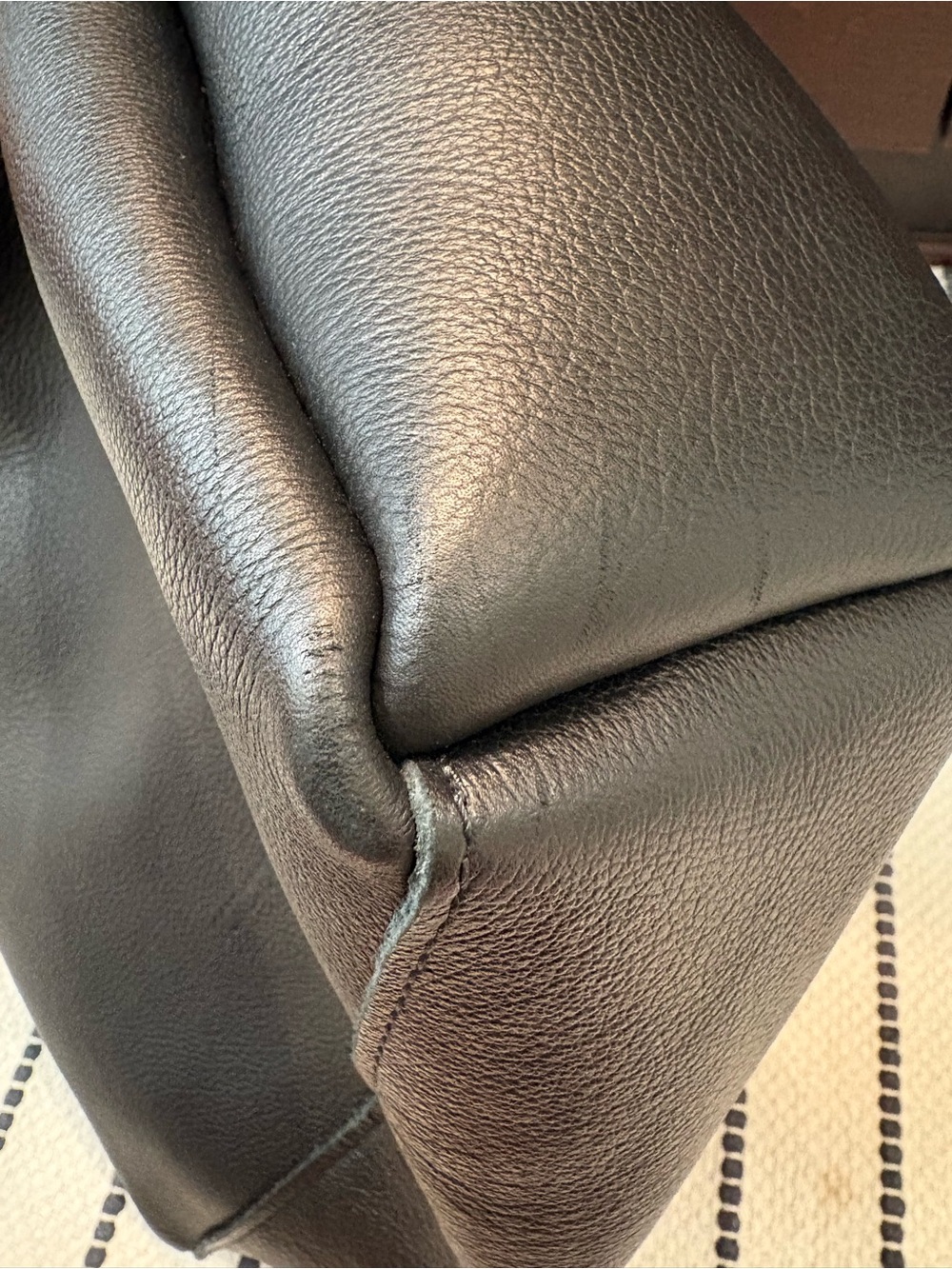 Portland Leather | Large Aspen + sidekick zip pouch | Black - Picture 13 of 17